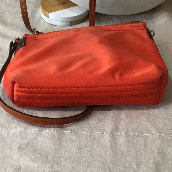 🧡DOONEY AND BOURKE Rare Orange Nylon Crossbody Handbag🧡 - Picture 4 of 4